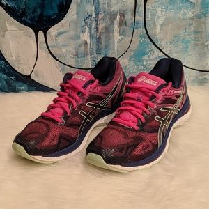 Woman's Asics Gel-Nimbus 19 Size 9.5